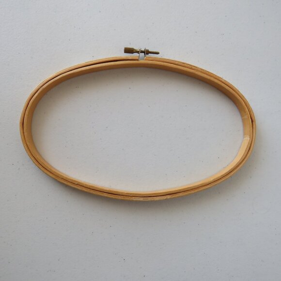 Coats & Clark Vintage Wood Oval Embroidery Hoop #5771 - Picture 1 of 5